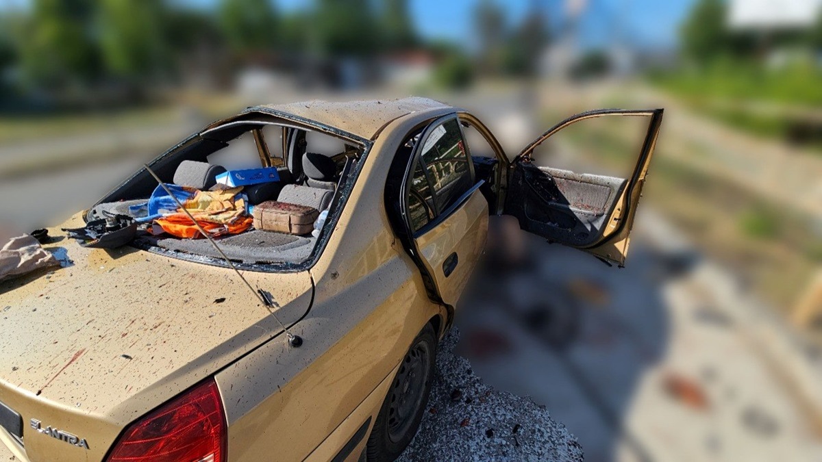 Фото для новини:У Херсоні дрон РФ вдарив по цивільному авто: є жертви