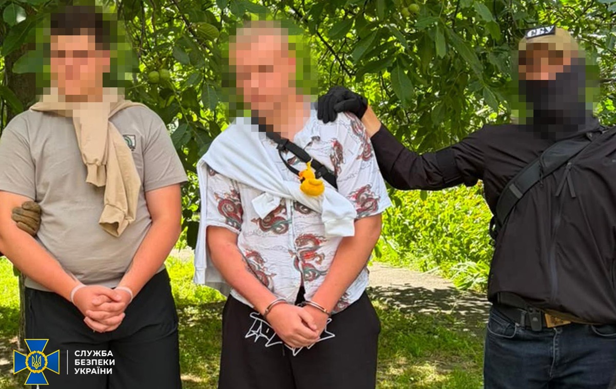 Фото для новини:У Києві два чоловіки активували для РФ понад 70 терміналів Starlink