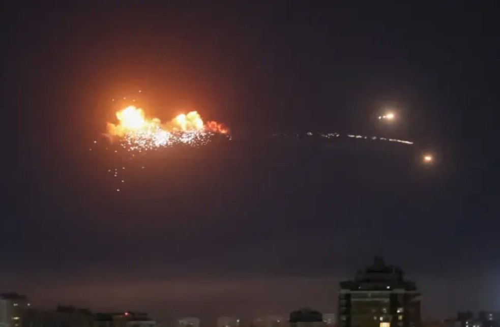 Фото для новини:У Києві лунали вибухи: є падіння уламків
