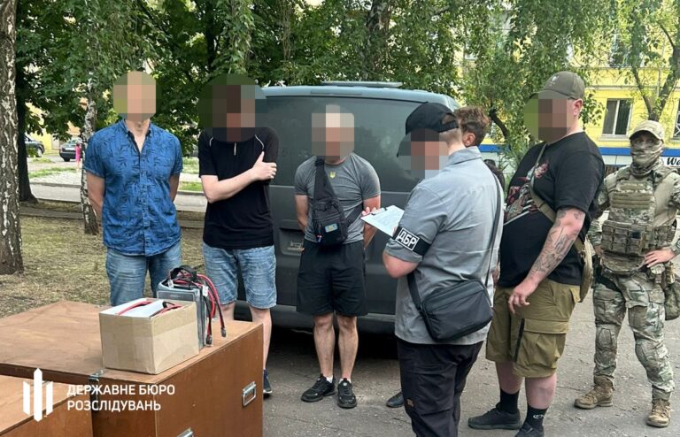 Фото для новини:У Краматорську затримано військового, який торгував зброєю