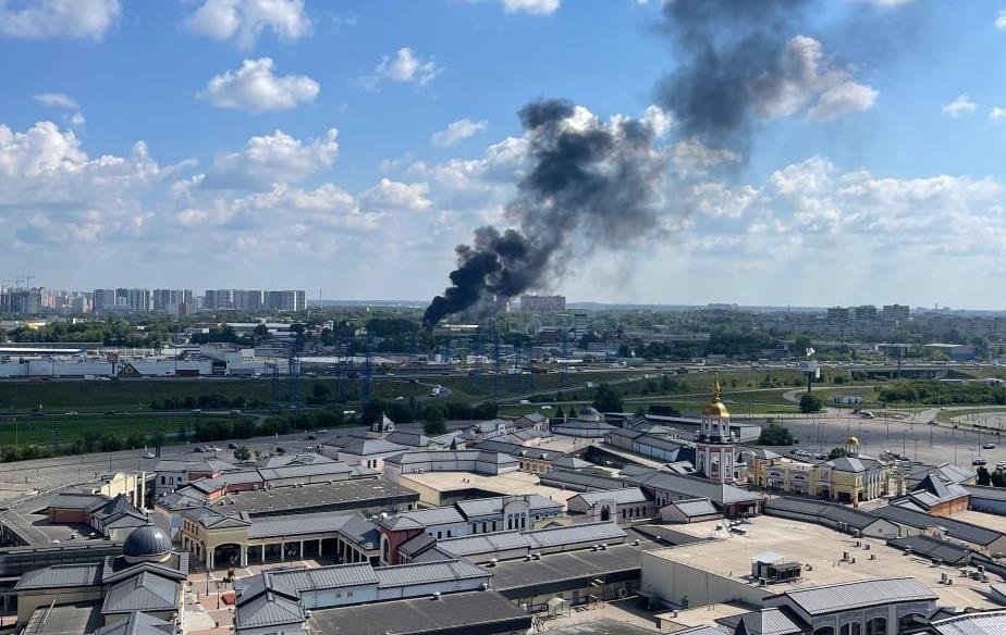 Фото для новини:У Підмосков'ї палає електропідстанція