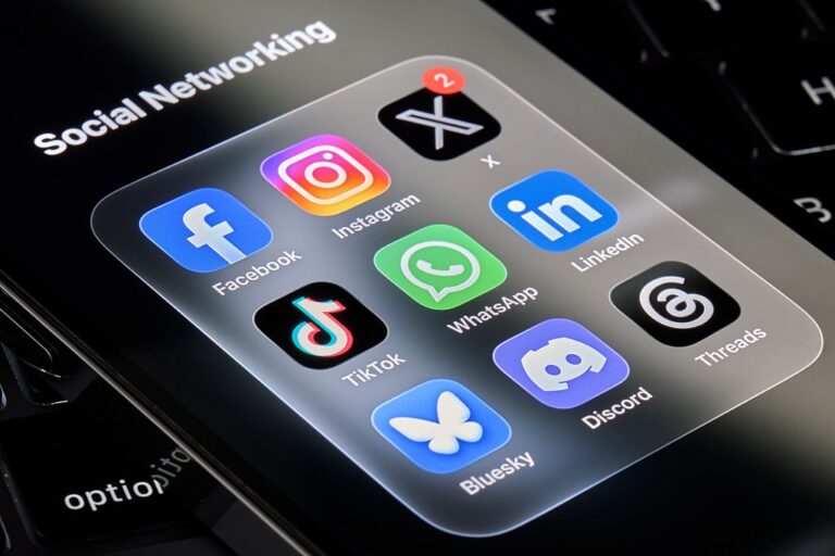 Фото для новини:У роботі Facebook та Instagram стався масштабний збій