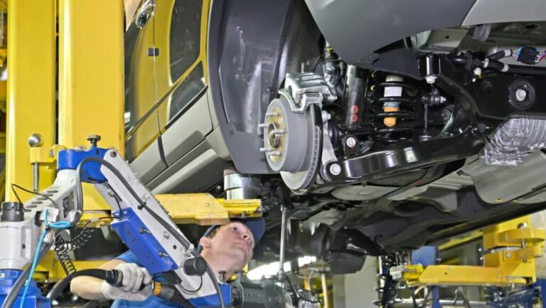 Фото для новини:У Росії складають "піратські" авто під брендом BMW