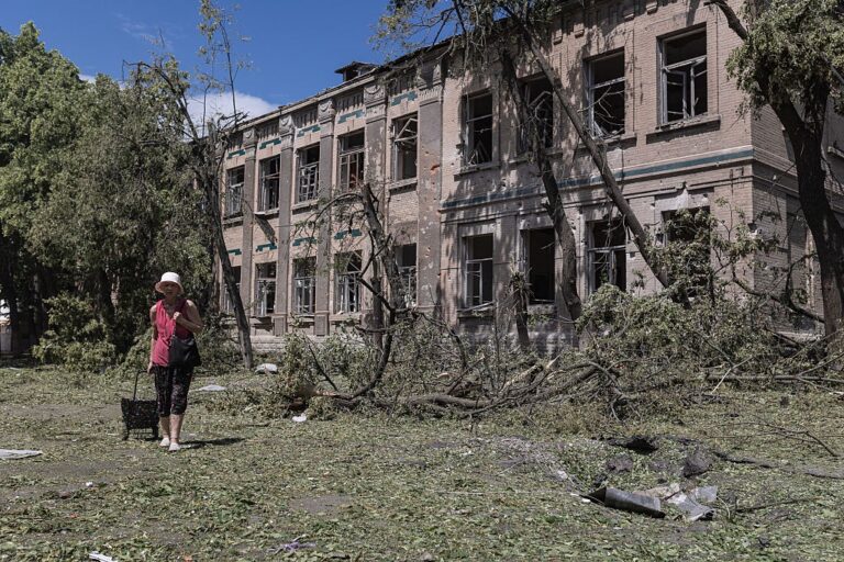 Фото для новини:У Слов’янську залишаються 32 тисячі цивільних