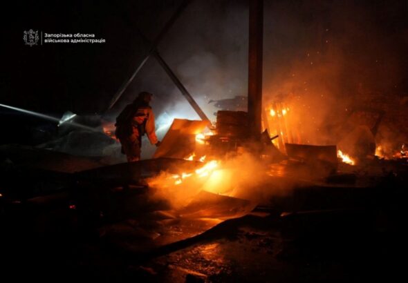 Фото для новини:У Запоріжжі після атаки палає підприємство