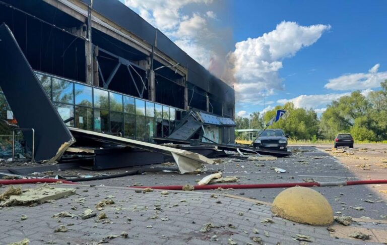 Фото для новини:Удар по Чернігову: в ОВА повідомили нові деталі