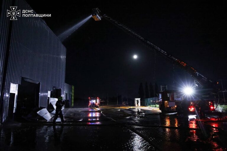 Фото для новини:Удар по Полтавщині: загинула людина, спалахнув термінал Нової пошти