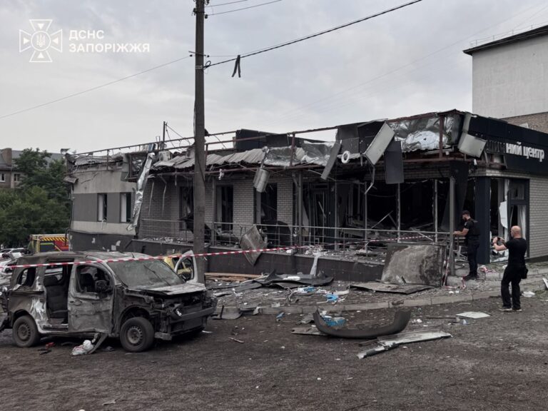 Фото для новини:Удар по Запоріжжю: кількість постраждалих зросла до 30 людей