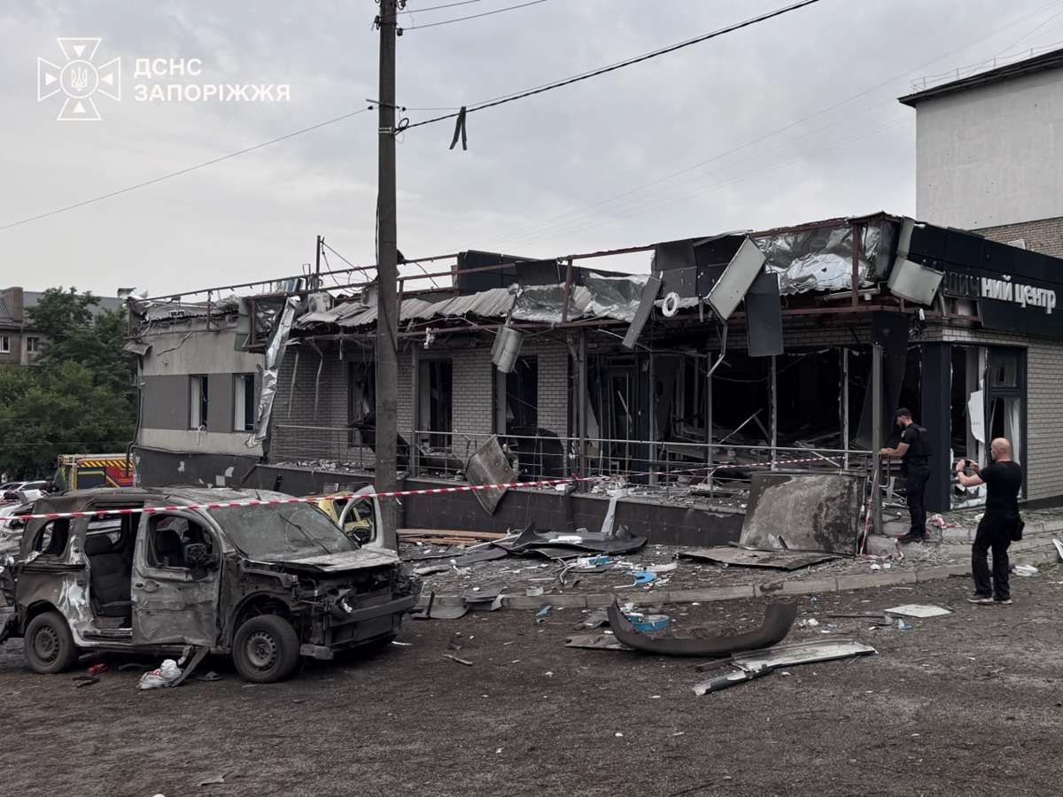 Фото для новини:Удар по Запоріжжю: кількість постраждалих зросла до 30 людей