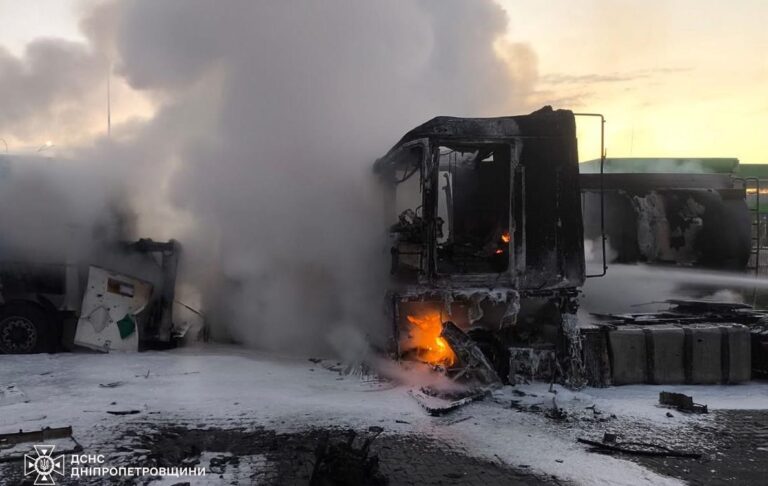 Фото для новини:Удари по АЗС на Дніпропетровщині: з'явилися фото наслідків