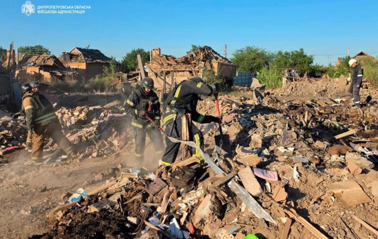 Фото для новини:Удари по Дніпропетровщині: шестеро загиблих, серед них - діти