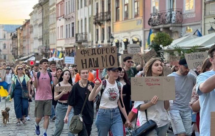 Фото для новини:Українці 11 днів вимагають повернути Федорова
