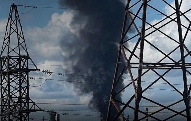 Фото для новини:Уражено НПЗ в Росії і полігон на ТОТ - Генштаб