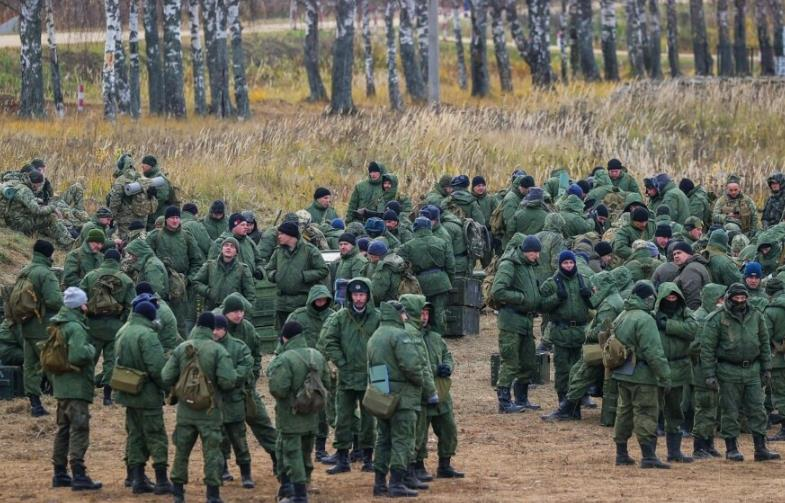 Фото для новини:В армії РФ відродять "будбати" часів СРСР: Путін підписав указ