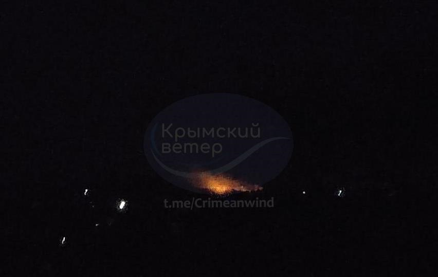 Фото для новини:В Керчі пролунали вибухи і спалахнула пожежа - соцмережі