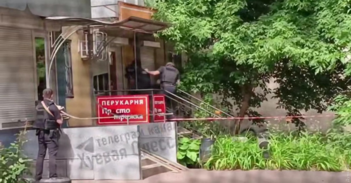 Фото для новини:В Одесі затримали чоловіка, який у перукарні захопив заручників