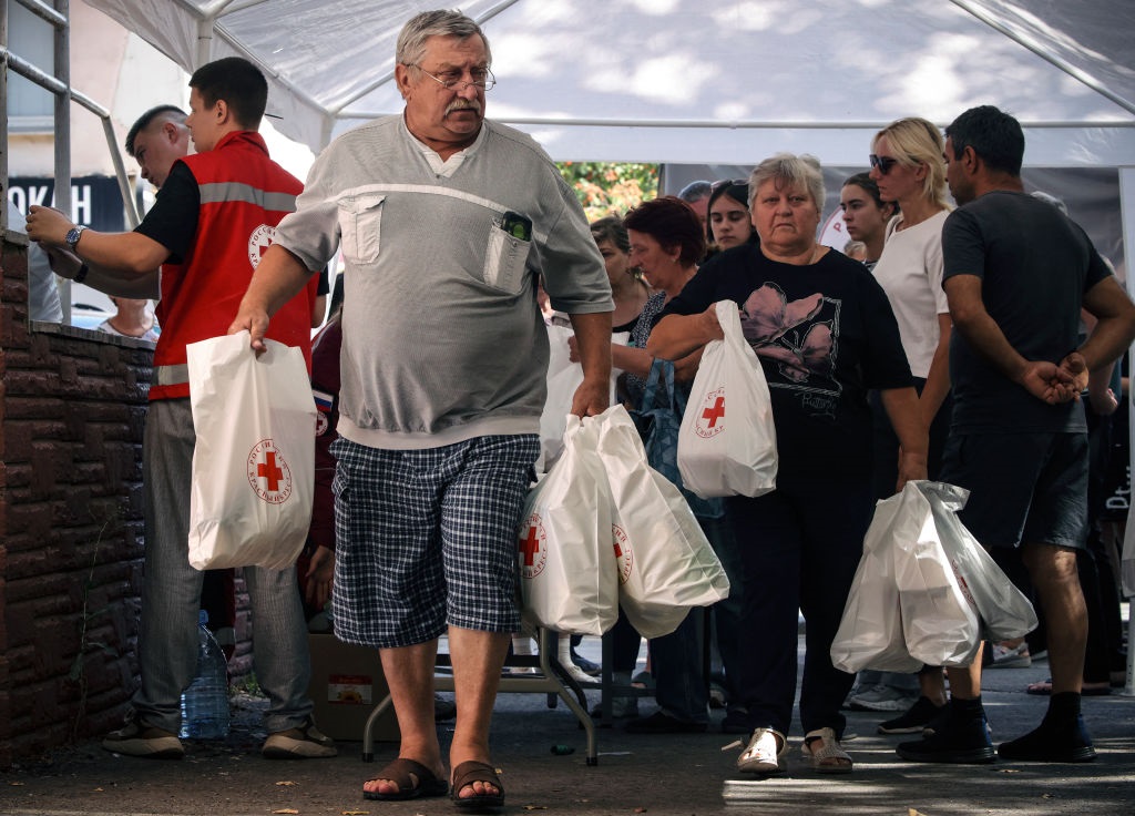 Фото для новини:В окупованому Криму формують запаси води й продуктів