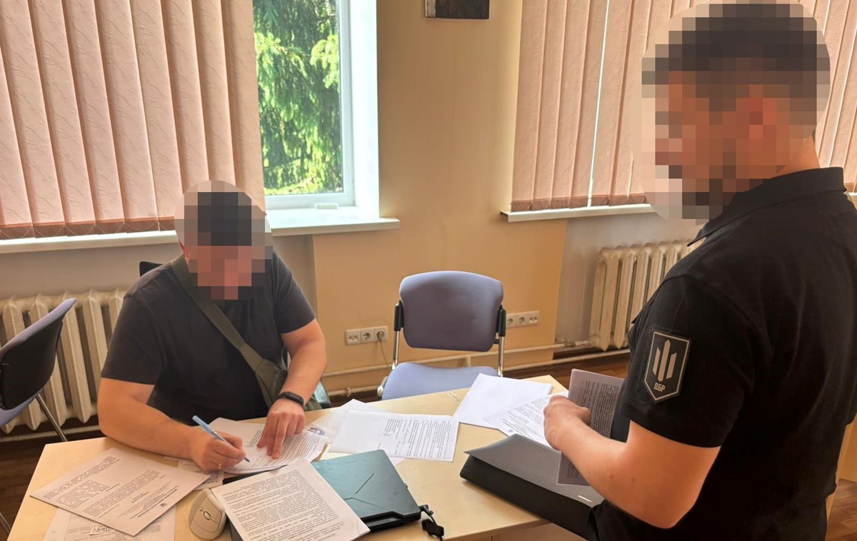 Фото для новини:Видалення з реєстру за гроші: викрито схему допомоги ухилянтам через ТЦК