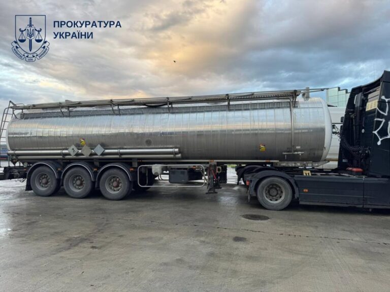 Фото для новини:Викрито контрабанду спирту під виглядом присадки до пального