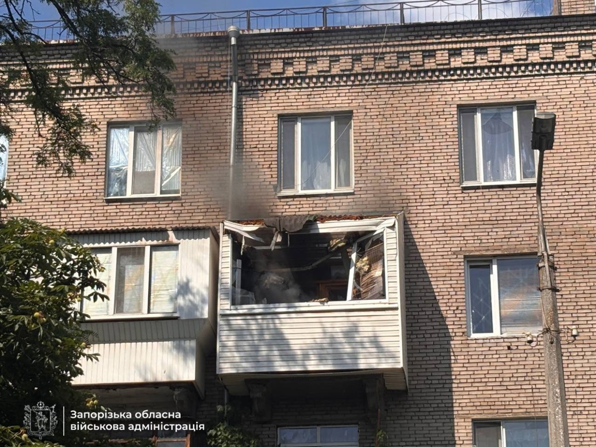 Фото для новини:Війська РФ вдарили по Запоріжжю, є поранені