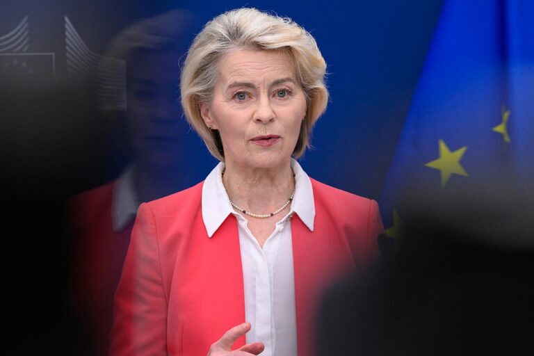 Фото для новини:ЄС послабив санкційний пакет проти РФ - ЗМІ