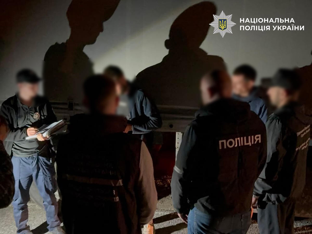 Фото для новини:За $7500 у тайнику фури: на Одещині викрито канал перетину кордону