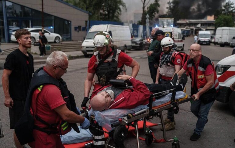 Фото для новини:Зеленський привітав медиків зі святом