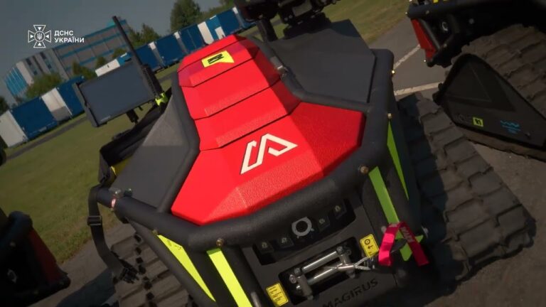 Фото для новини:ДСНС отримала понад 20 одиниць сучасної техніки та обладнання від німецьких партнерів