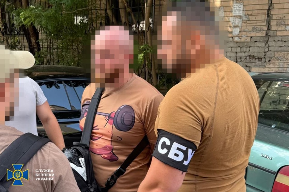 Фото для новини:Адвокати та лікарі: викрито дев'ять схем ухилянтів