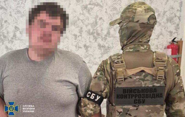 Фото для новини:Армійський "кріт" ГРУ коригував удари по АЗС