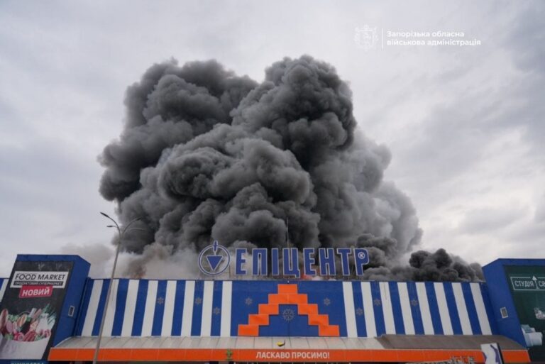 Фото для новини:Атака на ТЦ у Запоріжжі: число поранених зростає