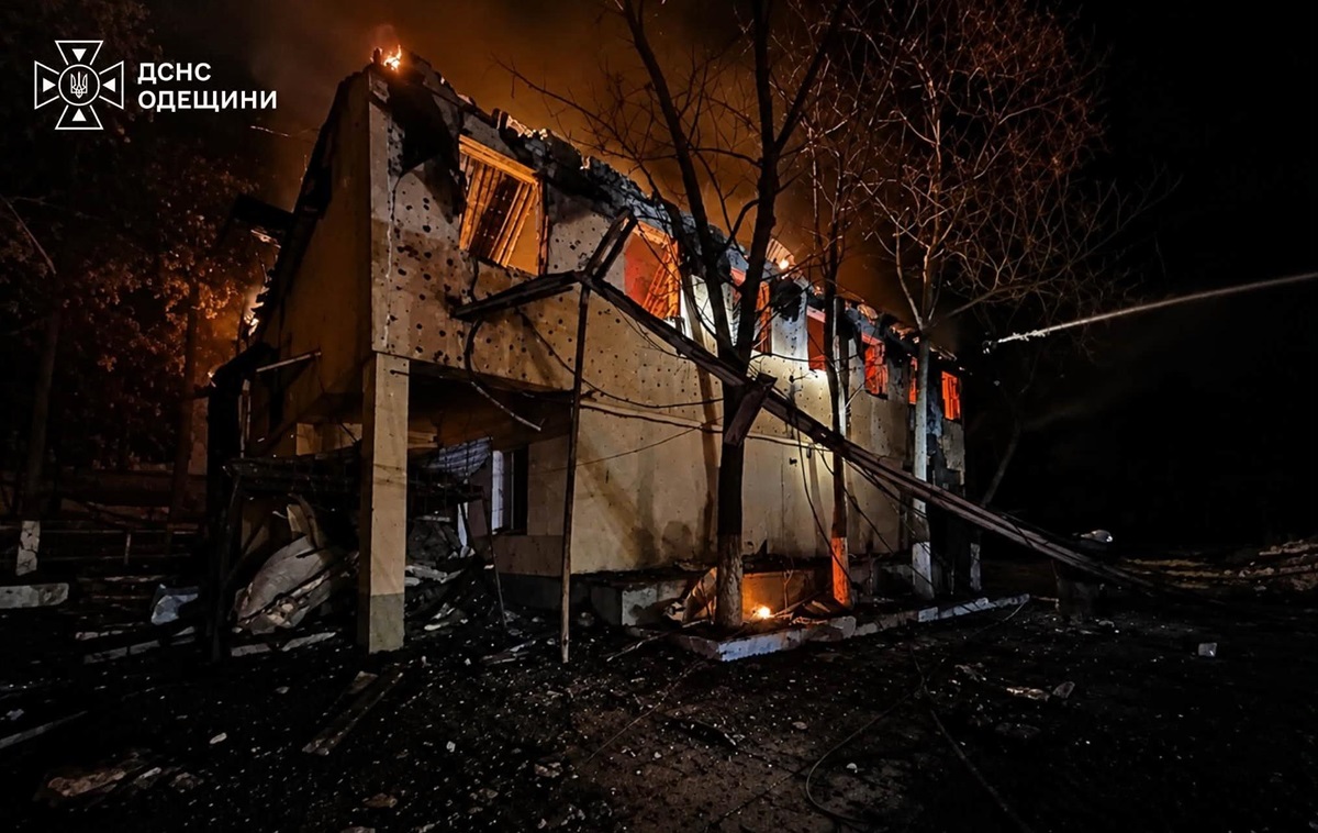 Фото для новини:Атака РФ на Одещину: пошкоджена взуттєва фабрика