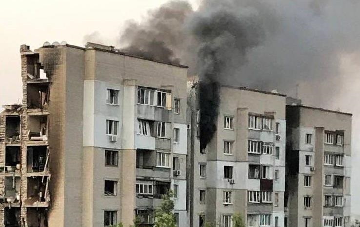 Фото для новини:Авіабомби РФ влучили у багатоповерхівку в Херсоні