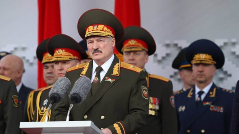Фото для новини:Білорусь почала раптову перевірку армії після візиту глави ЦРУ до Москви