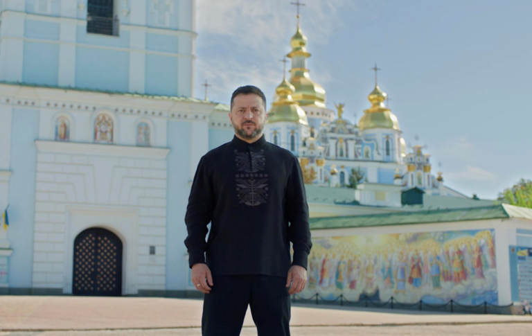 Фото для новини:Британія першою отримала нову відзнаку від Зеленського