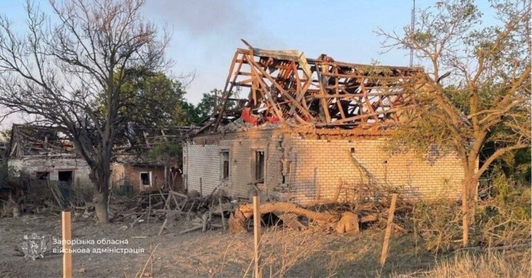 Фото для новини:Доба на Запоріжжі: десятки пошкоджених об'єктів і поранені
