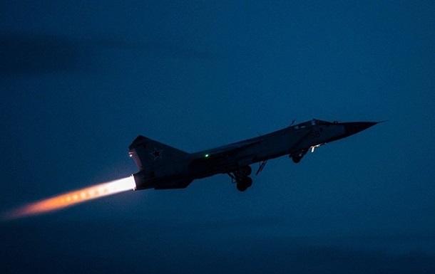 Фото для новини:Дрони атакували російський аеродром із МіГ-31К