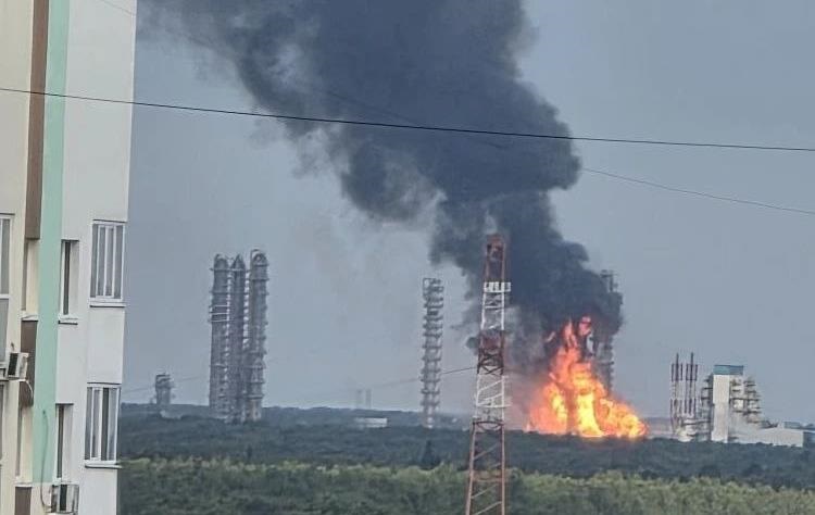 Фото для новини:Дрони уразили нафтохімічний завод у Сибіру