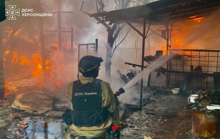 Фото для новини:Дронова атака на Херсонщині: постраждали дитина та шестеро дорослих