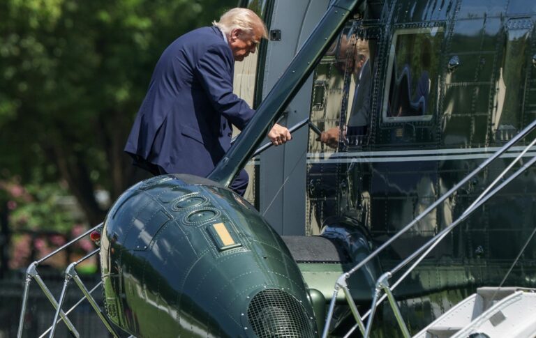 Фото для новини:Гелікоптер Трампа наблизився на небезпечну відстань до пасажирського літака