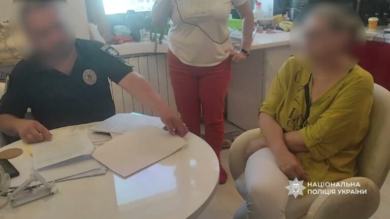 Фото для новини:У Києві поліція викрила мережу фіктивного працевлаштування у приватних ліцеях: 25 підозрюваних
