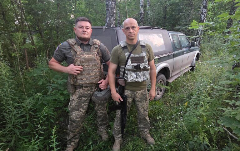 Фото для новини:Коли мовчить зв'язок -  мовчить уся бригада. Зв'язківці просять допомоги
