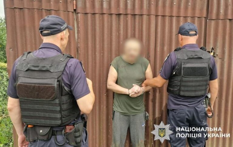 Фото для новини:На Буковині затримали чоловіка, який поранив двох поліцейських