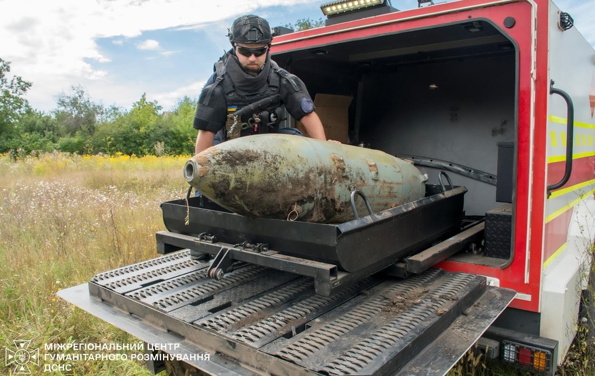 Фото для новини:На Харківщині знайшли дві нездетоновані ФАБ-500