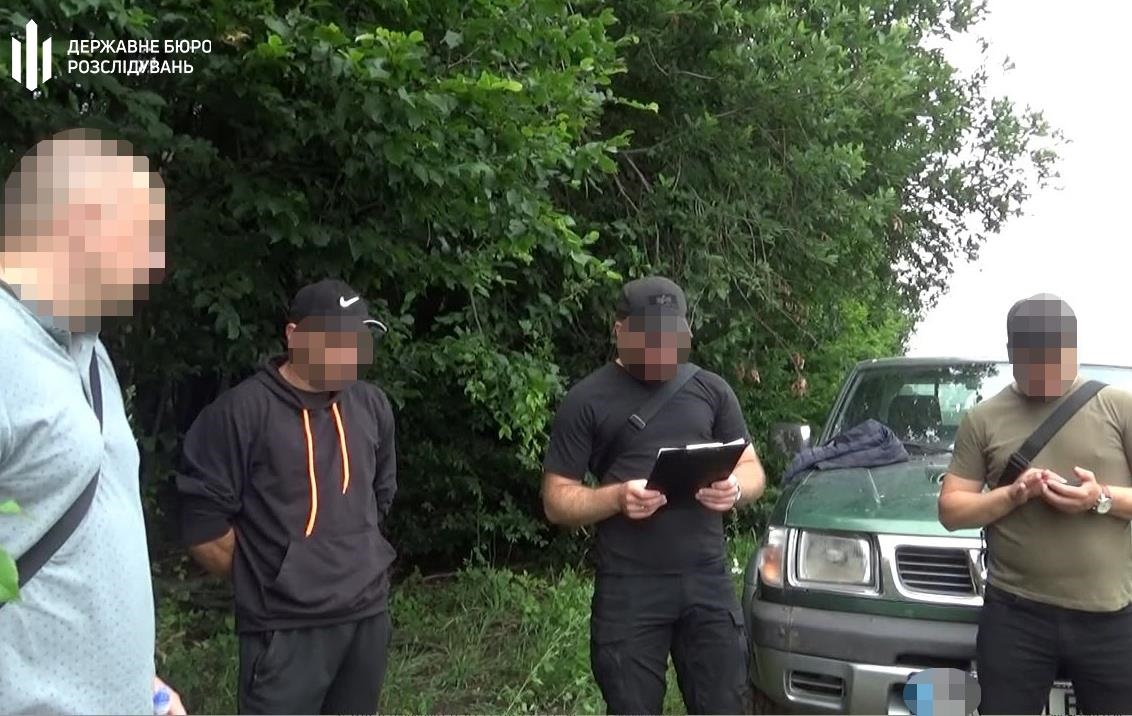 Фото для новини:Незаконна вирубка лісу в Медоборах: пні маскували ґрунтом і гіллям