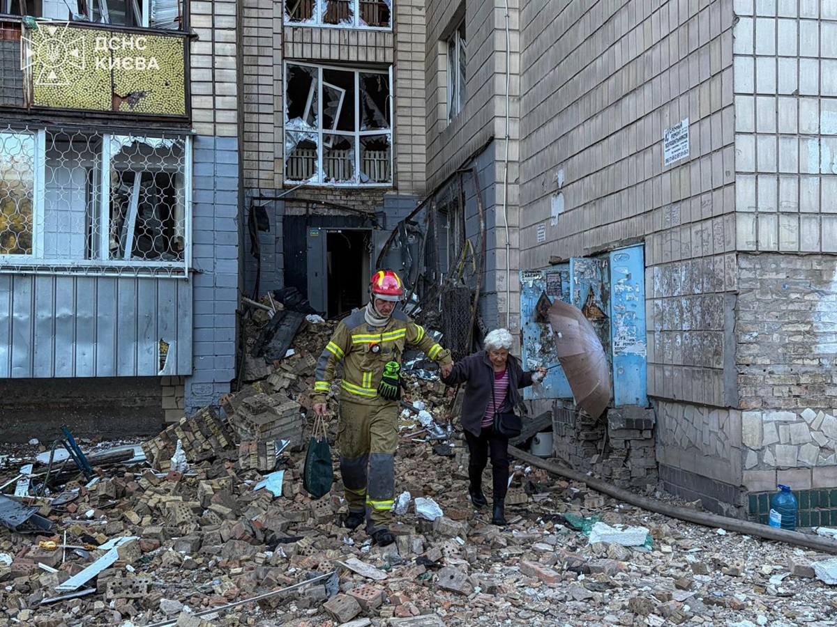 Фото для новини:Нічна атака РФ на Київ: число загиблих подвоїлося