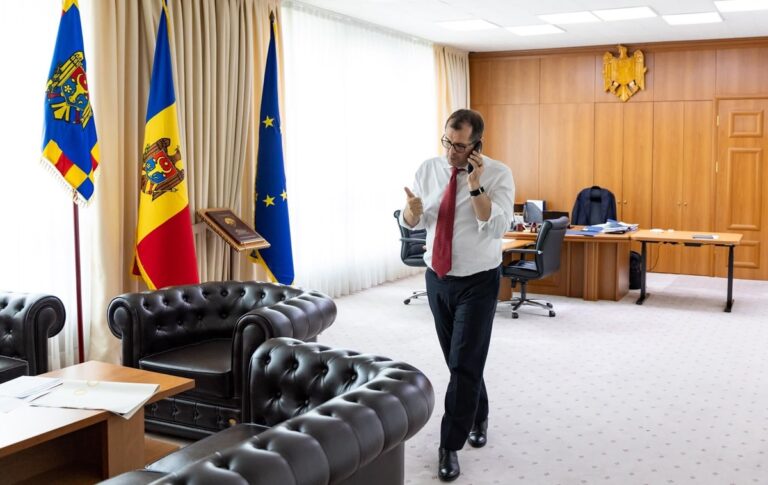 Фото для новини:Нові прем'єри України та Молдови провели першу розмову