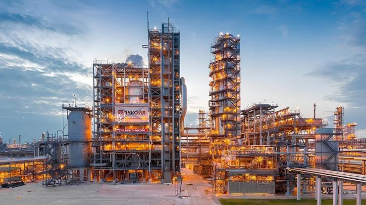 Фото для новини:Останній НПЗ Лукойлу зупинив переробку нафти - ЗМІ