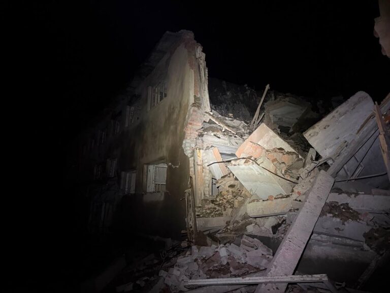 Фото для новини:РФ скинула на Ізюм КАБи: семеро поранених