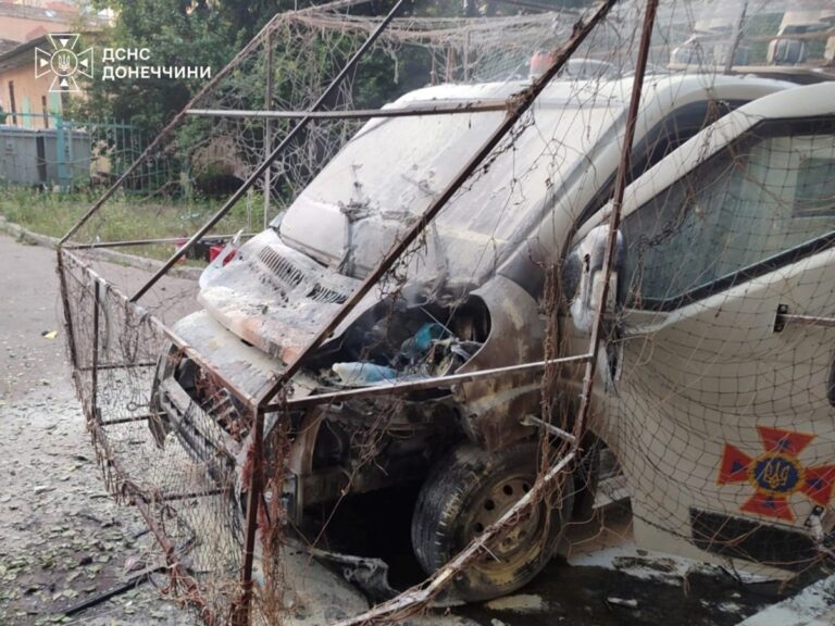 Фото для новини:Росіяни атакували авто рятувальників у Краматорську